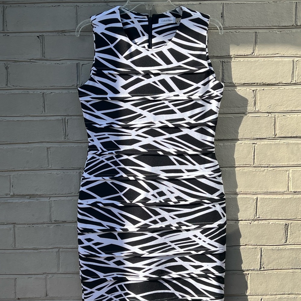 NWOT Calvin Klein Size 8 Black & White Bandage Dress - Picture 6 of 11